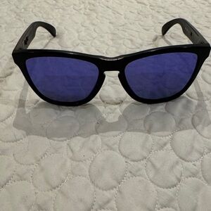 Oakley FROGSKINS Limited Edition Matte Black Violet Iridium lens 24-298 17 133